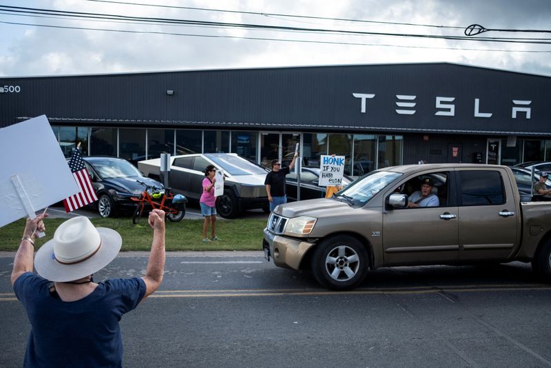 Tesla Unleashes Autonomous “Robotaxis” on Austin Roads, Priced at $4.20