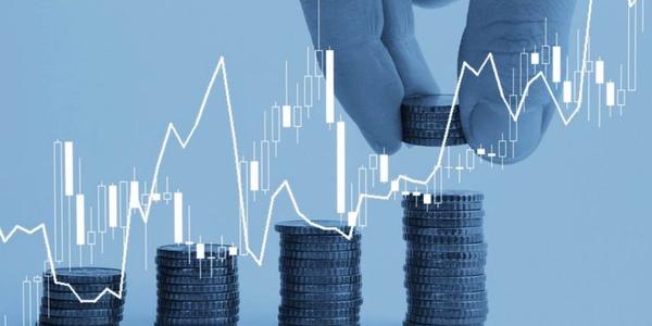 Valuations Soar, but Don’t Bet Against Stocks Yet