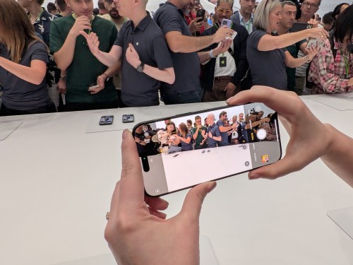 Apple’s iPhone 16 Revamp: A Camera Button Reborn with AI Ambitions