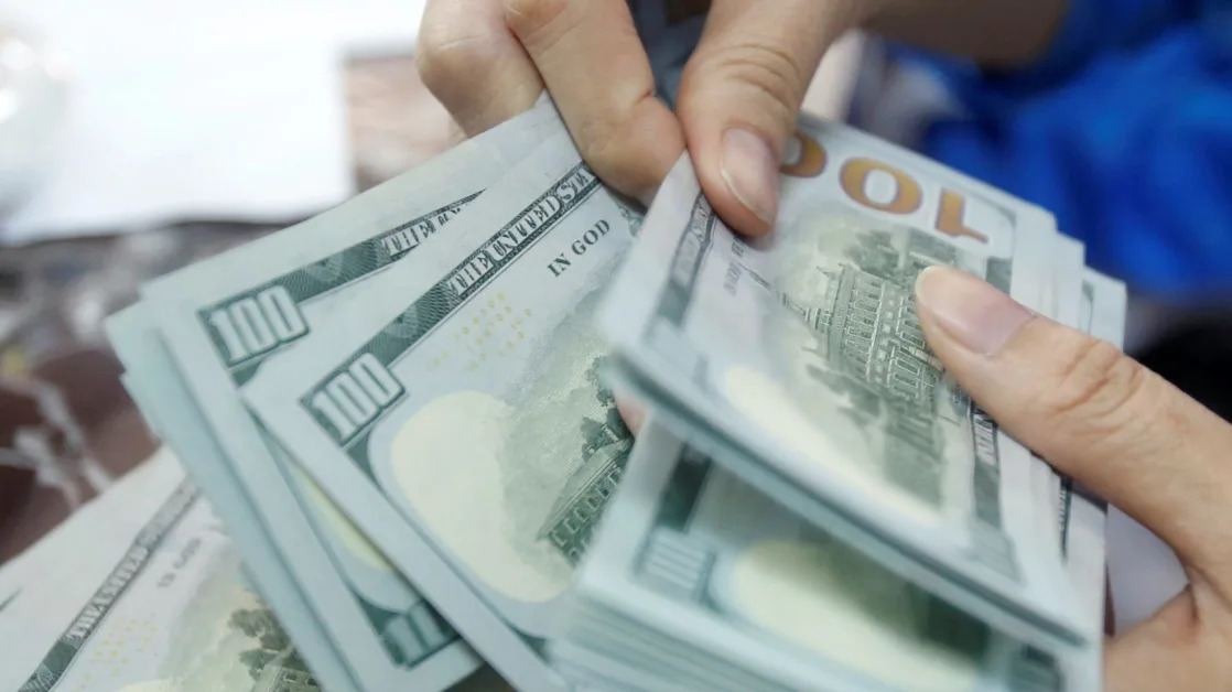 A secretary turned $180 into $7.2 million by holding her employer’s stock for 75 years