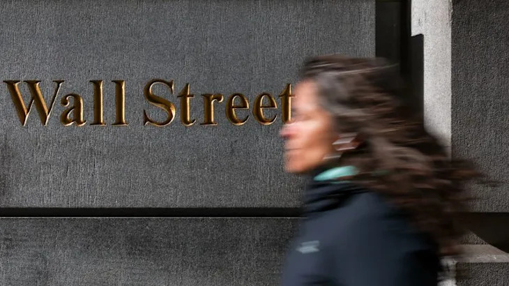 S&P 500 ekes out slight gain with data, megacap earnings eyed