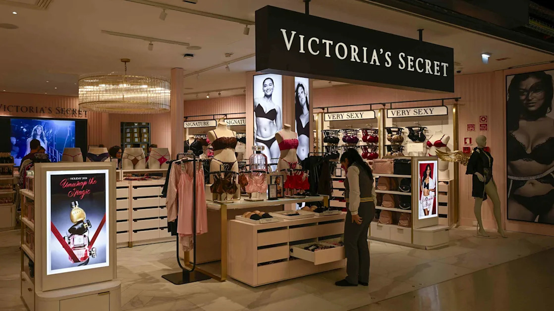 Victoria’s Secret Stock Sinks as Sales-Growth Outlook Disappoints
