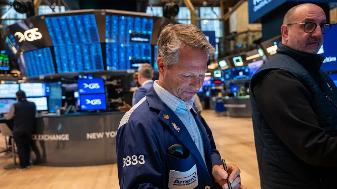 U.S. stocks rebound late in the day to finish positive after earlier drawdowns