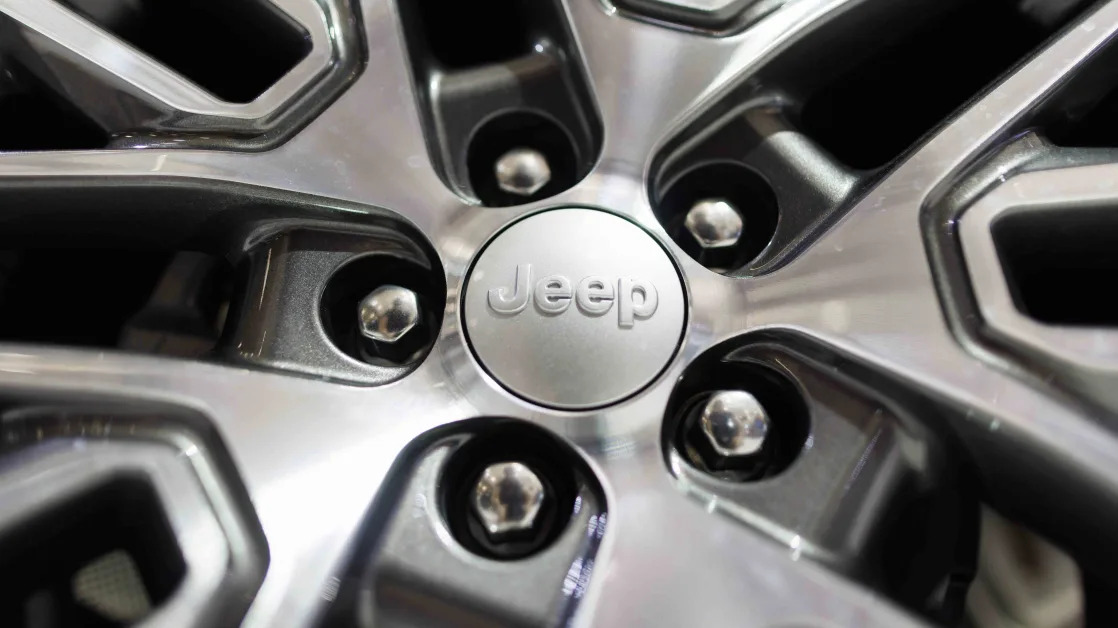 Stellantis Stock Sinks After Jeep Maker’s CEO Resigns