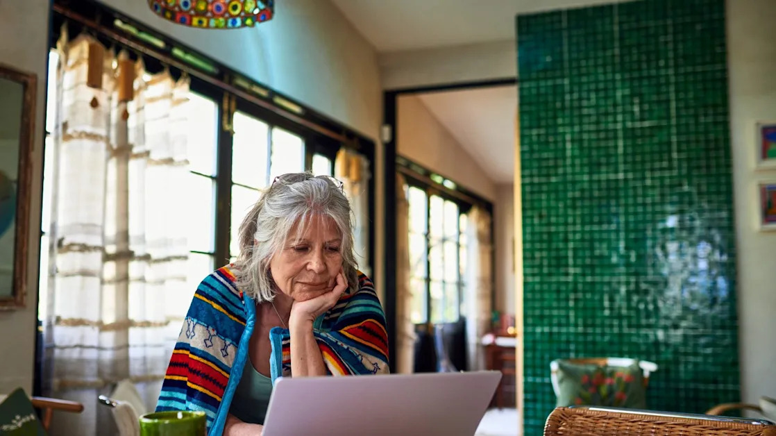 Hoarding cash and delaying purchases: Anxious retirees react to the stock market sell-off