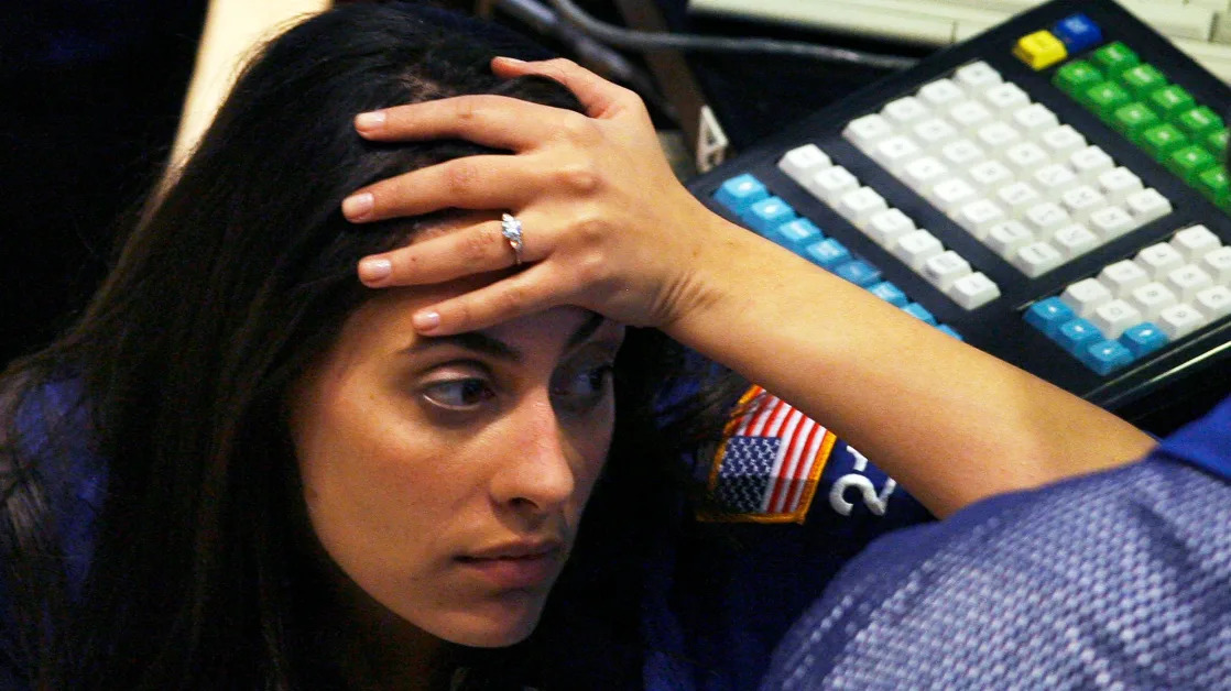 A renowned market strategist who called the dot-com bubble warns US stocks are at ‘serious risk’ as tech analyst optimism starts to sour