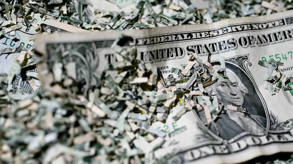 Experts Warn Weakening Dollar Signals ‘Crisis of Confidence’ in Backbone of Global Markets
