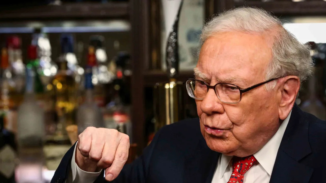 Buffett Says ‘Substantial Majority’ of Berkshire Shareholders’ Money in Stocks