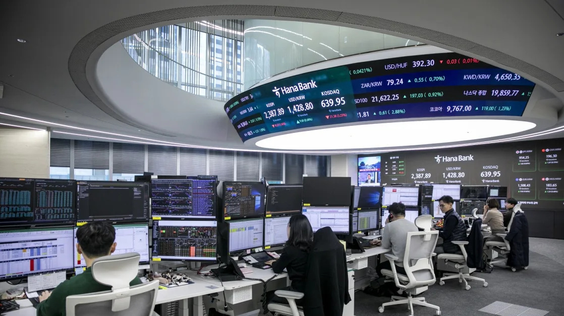 Korean Stocks Gain After Losing $100 Billion to Political Crisis