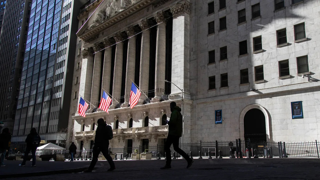 Stocks tumble as Walmart sales growth forecast disappoints