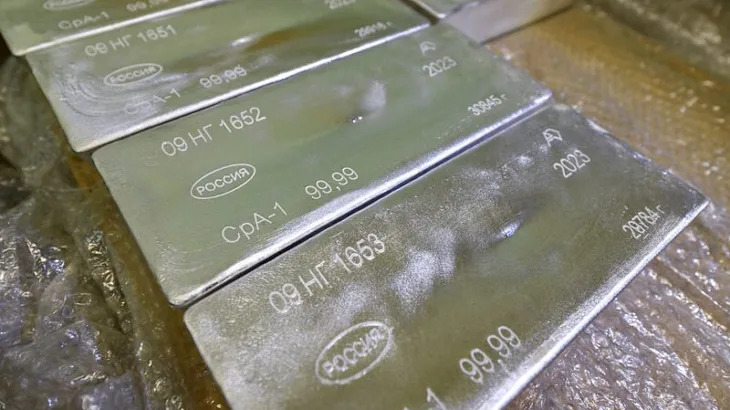 Silver hits over eight-week low as market frets about industrial demand