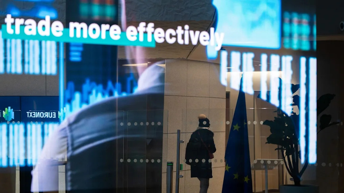 European Stocks Sink as EU, China Retaliate on Trump’s Tariffs