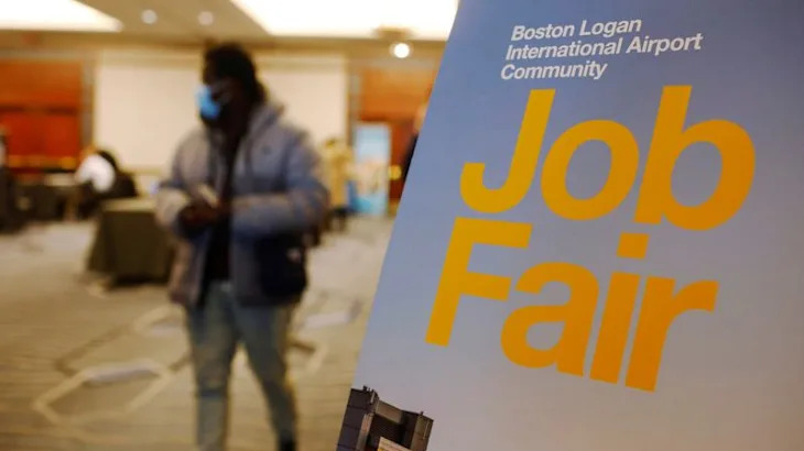 US weekly jobless claims fall amid labor market stability