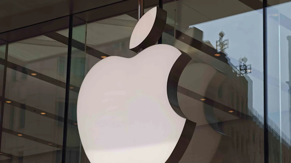 Apple Stock Leads Tech Rebound After Worst 4-Day Stretch Since 2000