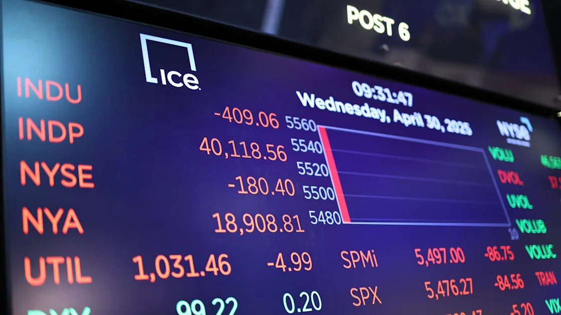 Stocks close mixed on news of GDP decline, recession fears grow