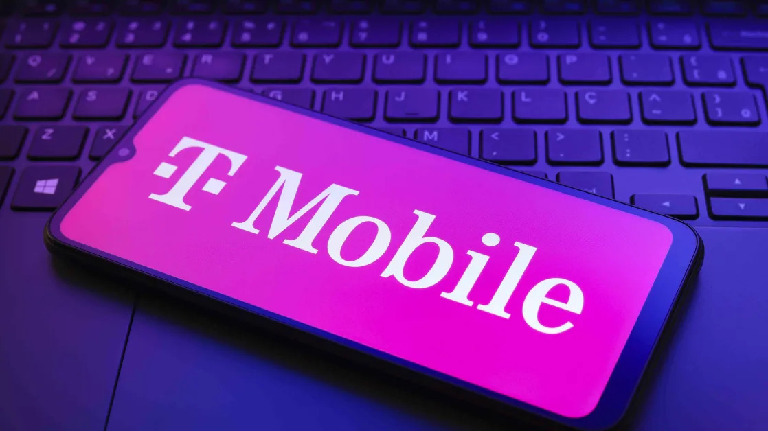 T-Mobile US Stock Falls Following Analysts’ Downgrades