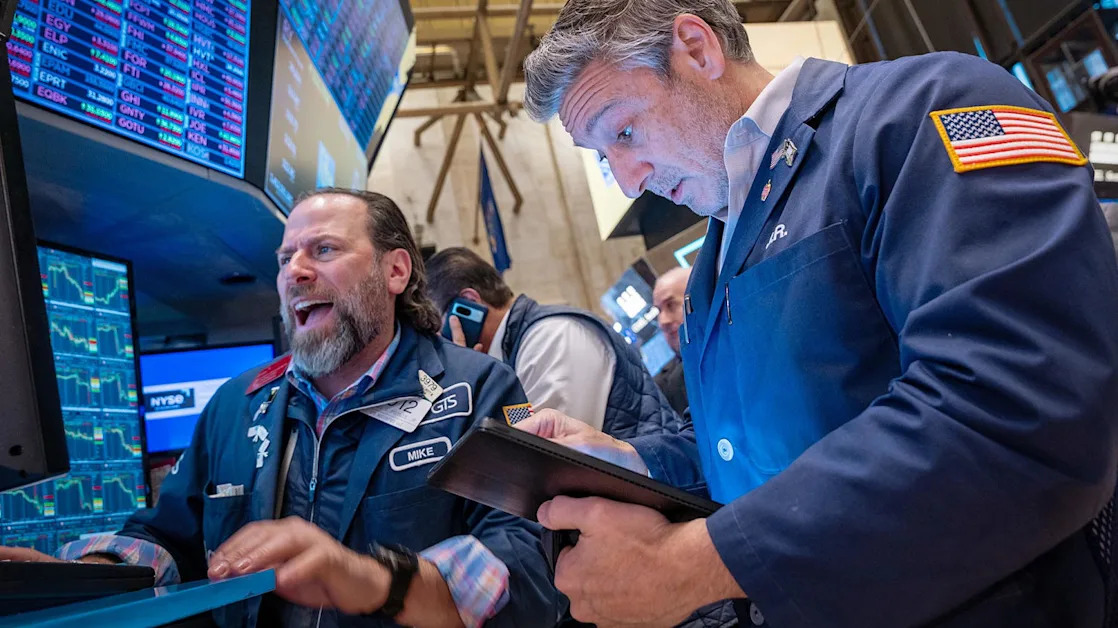 Dow and S&P 500 continue declines as U.S. markets endure another chaotic day