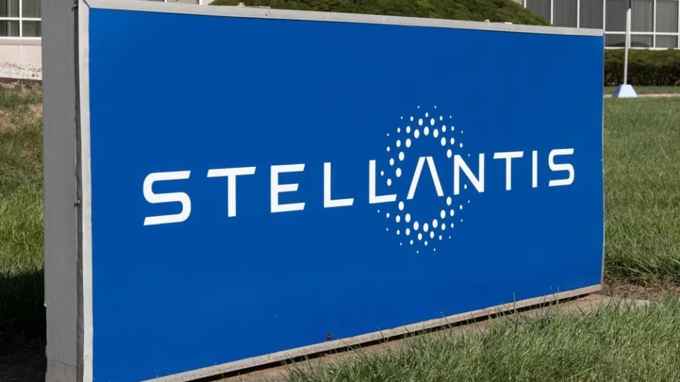 What’s Going On With Stellantis Stock Monday?