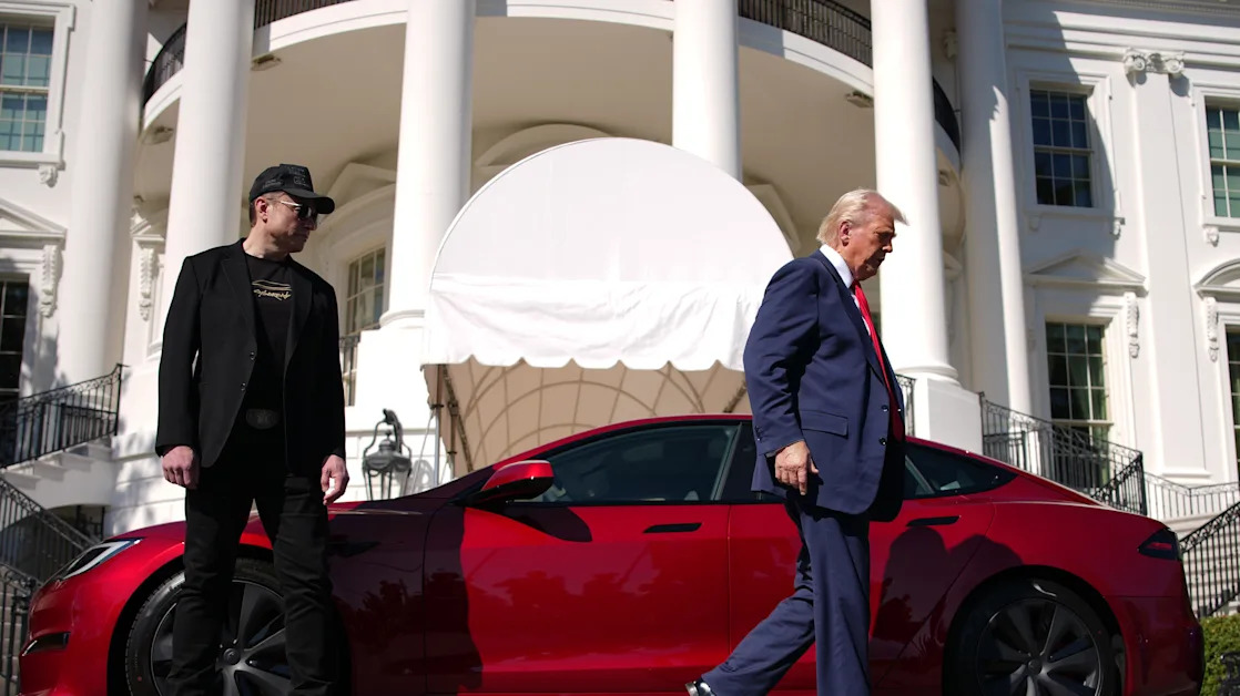 Tesla’s stock is down for the ninth week in a row. BI readers got an early signal trouble was coming.