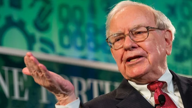 Warren Buffett Used To Gift Loved Ones $10,000 Cash For Christmas But Switched To Stocks With A Note: ‘Cash Them In Or Hold Onto Them’