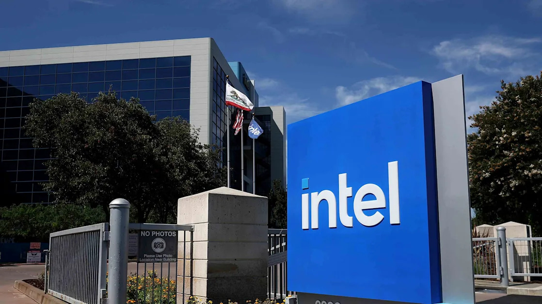 Intel Stock Tumbles as Chipmaker’s Quarterly Forecast Disappoints