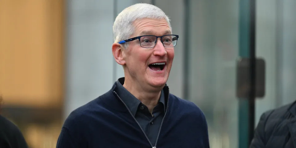 Wall Street seems to love Apple’s latest guidance on the new iPhone and Chinese demand