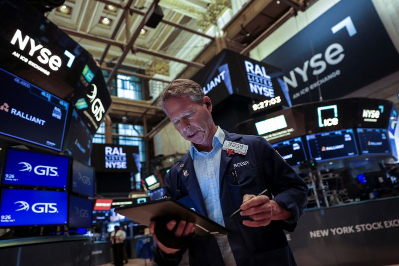 Market Watch: Trump’s Tariff Deadline Sets Stage for Next Week’s Big Move