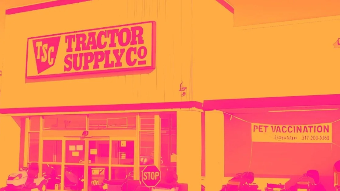 Tractor Supply (NASDAQ:TSCO) Misses Q1 Sales Targets