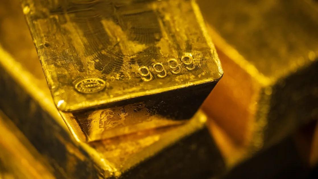 Gold Set for Third Weekly Gain as Trade War Fears Rattle Markets