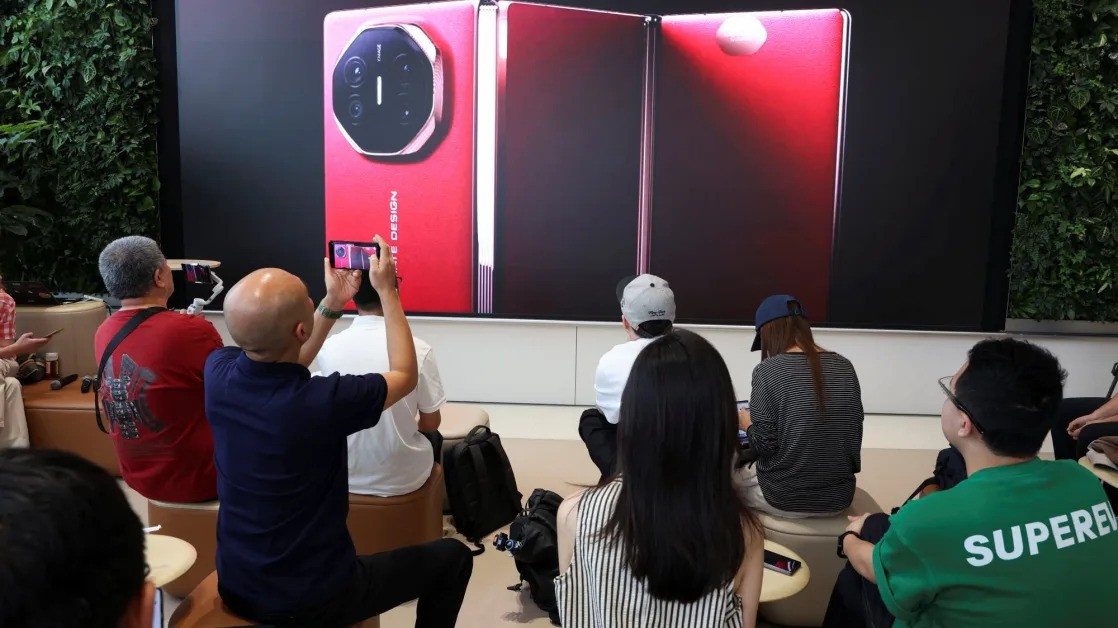 Huawei slashes prices in fight for China’s high-end smartphone market share