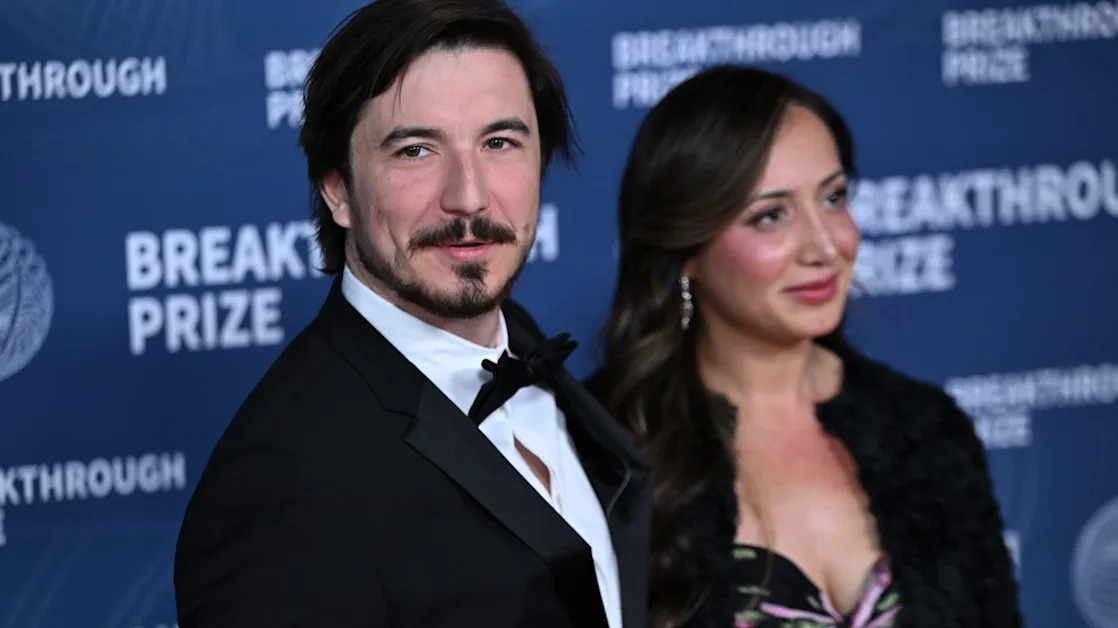 Robinhood says customers deposited a record $6.5 billion in April as active traders try to profit off market chaos