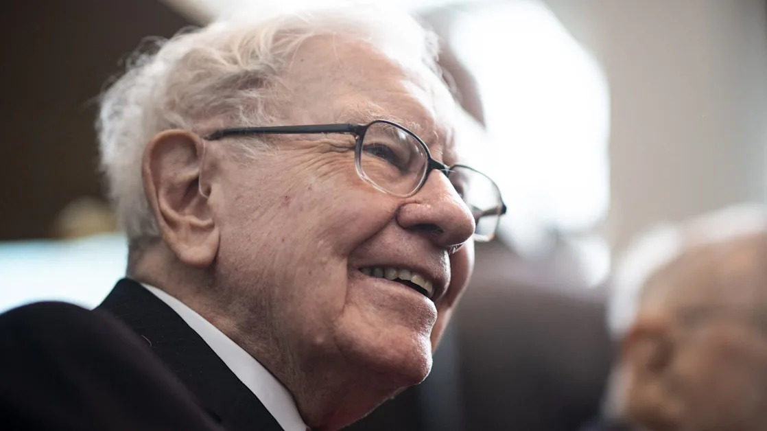Warren Buffett keeps taking investors to school as stock meltdown reveals the uncanny wisdom of his recent moves