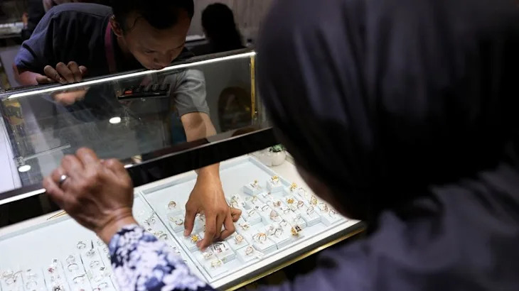 Indonesians rush to gold as rupiah and stocks plunge amid US tariff worries