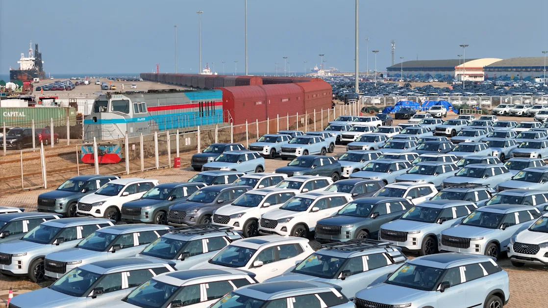 Auto stocks pull higher as Trump reverses on reciprocal duties, but auto tariffs remain
