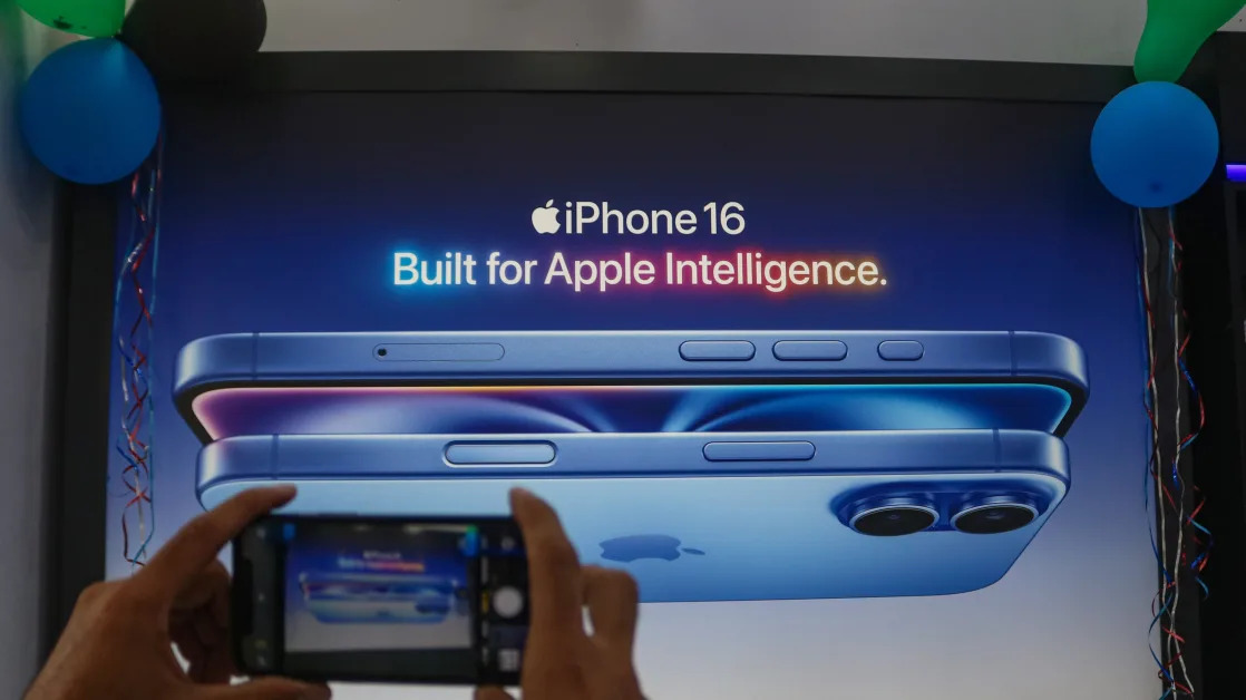 Apple stock has 26% upside as its AI strategy unlocks a ‘new era’ of growth, Wedbush says