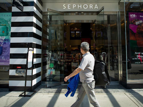 Older Canadians so optimistic about economy they push survey score to 32-month high