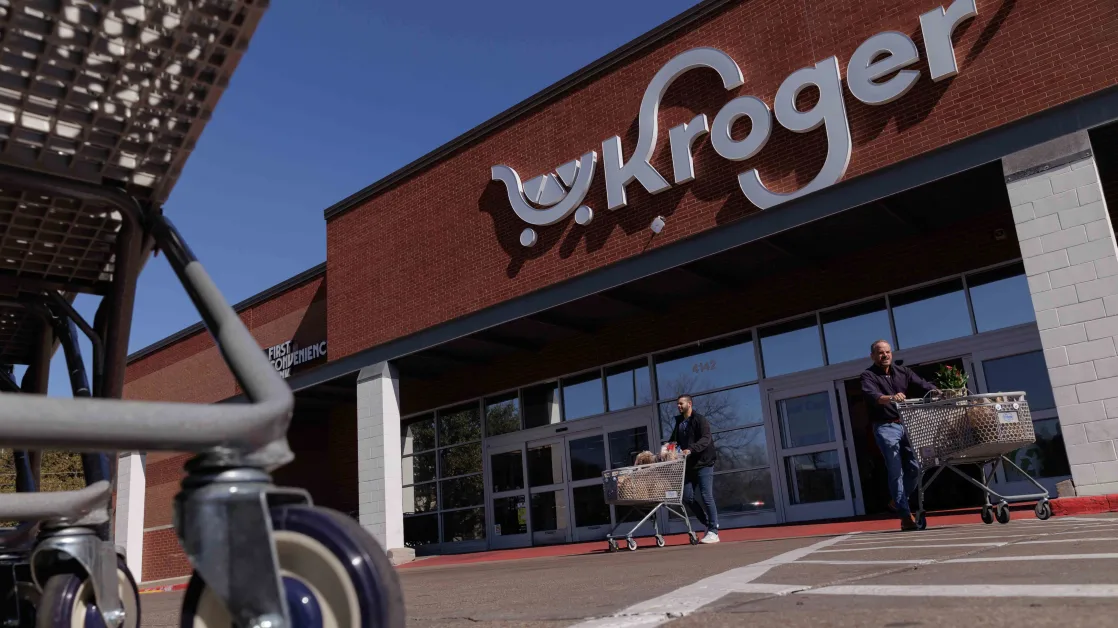 Kroger Stock Rises on Resumed Buybacks After Collapse of Albertsons Merger