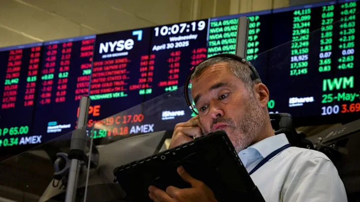 Wall Street jumps on tech boost, yen slides on BOJ gloom