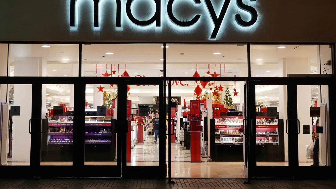 Macy’s Stock Sinks as It Warns Underperforming Stores Will Hurt Results