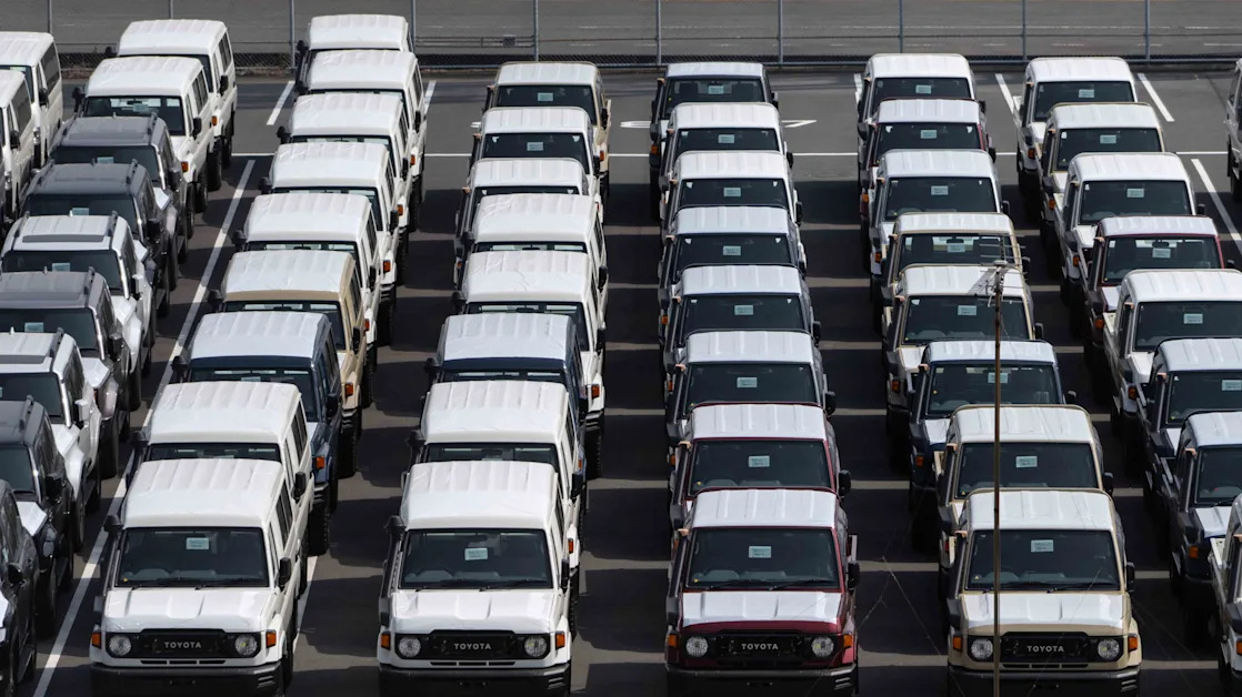 Global Auto Stocks Drop on Trump’s 25% Import Tariffs Plan