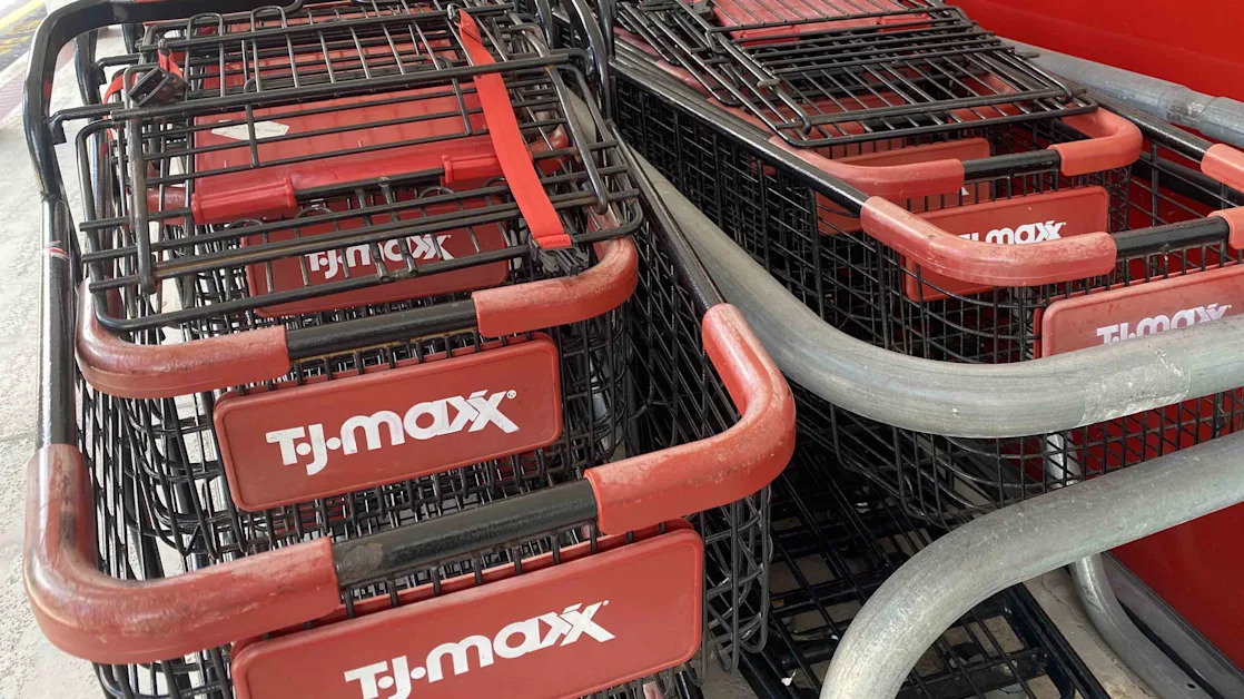These Two Retail Stocks Aren’t Suffering as Much as Their Competitors Today