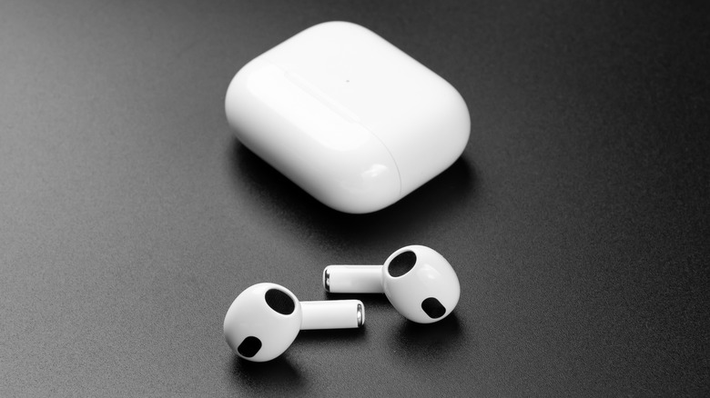 AirPods Upgrade: New Entry-Level & Mid-Tier Models Slated for Fall