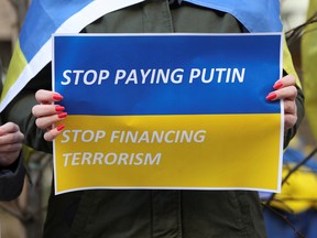 Deutsche Bank Halts Russian Business Amid Ukraine Crisis