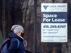 Canada Job Losses Double Expectations as Omicron Slows Economy
