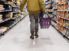 Canada Inflation Cooling: Economists Predict Bank of Canada Rate Cuts